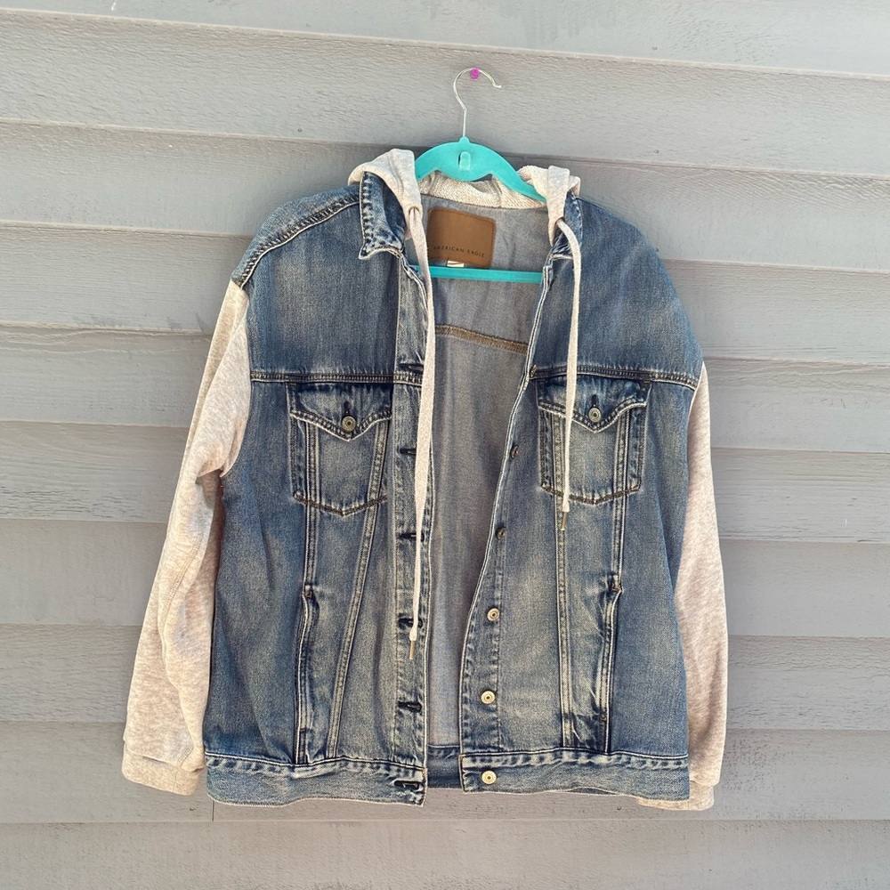 American Eagle Medium-Wash hooded Sweatshirt-Jean Jacket